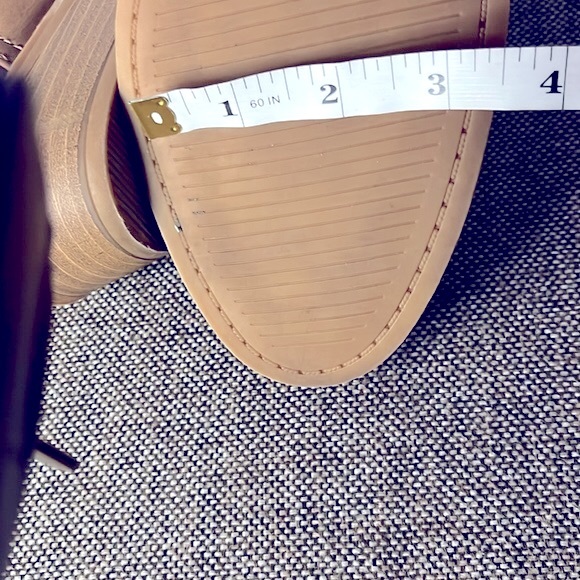 Universal Threads tan ankle boot, size 11. - Picture 11 of 12